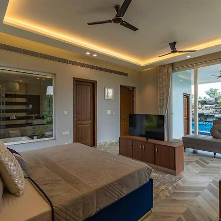 Stayvista At Serenity Farms With Pool, Lawn, Bonfire & Bbq Sohna Luaran gambar