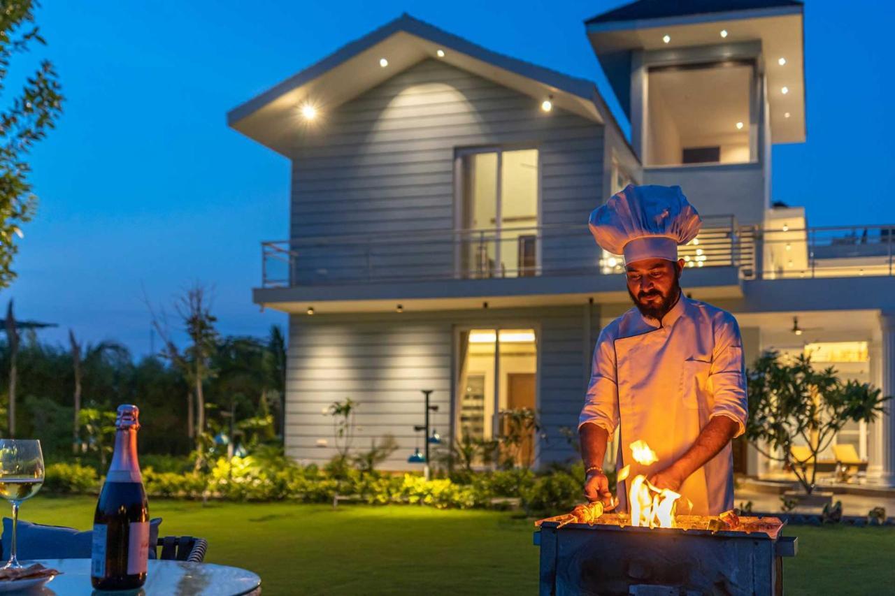 Stayvista At Serenity Farms With Pool, Lawn, Bonfire & Bbq Sohna Luaran gambar