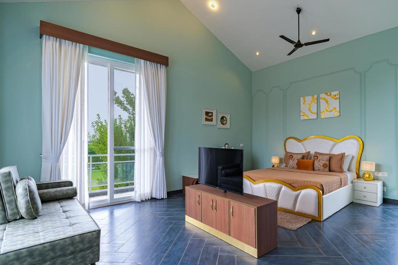 Stayvista At Serenity Farms With Pool, Lawn, Bonfire & Bbq Sohna Luaran gambar