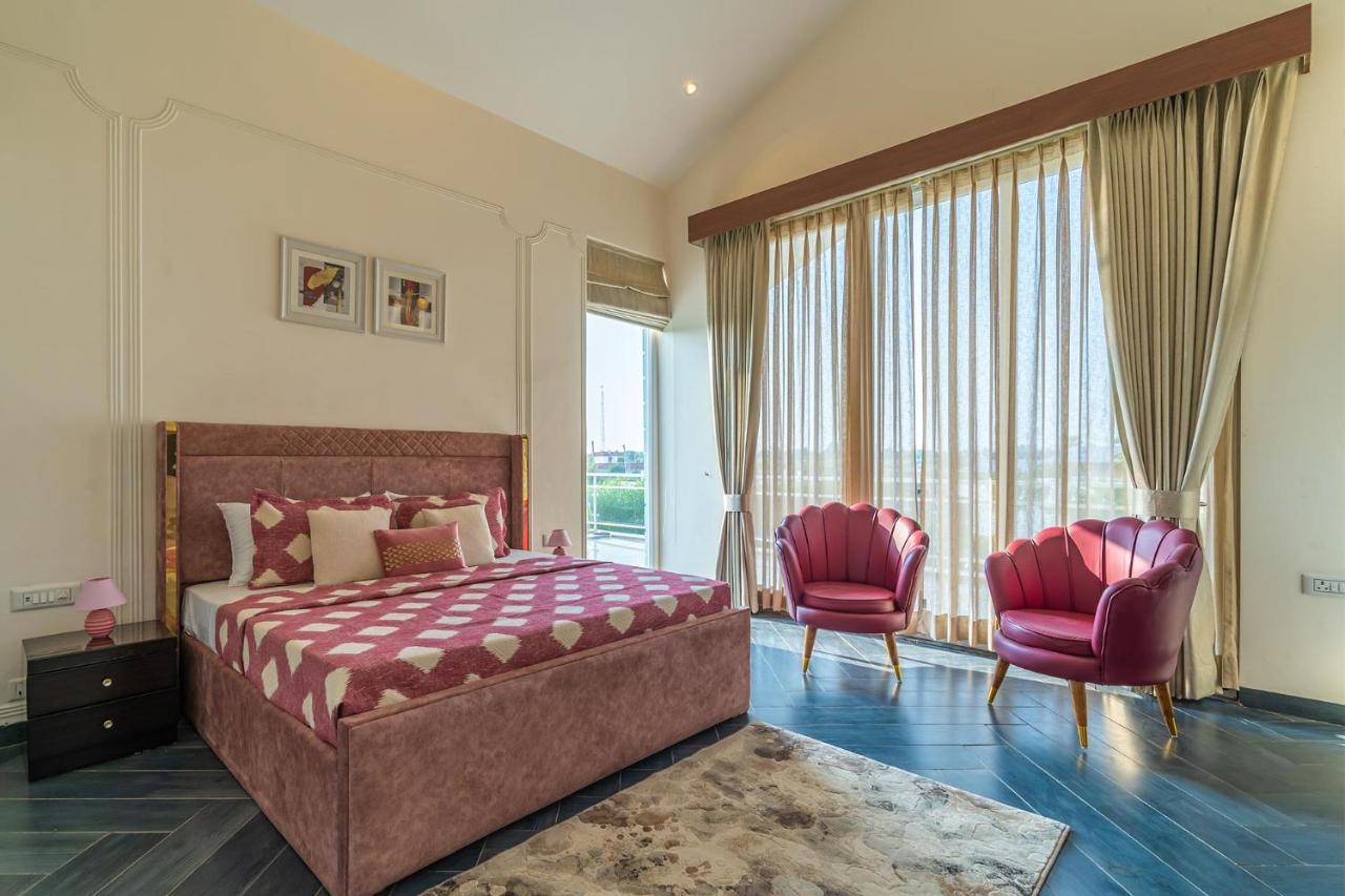 Stayvista At Serenity Farms With Pool, Lawn, Bonfire & Bbq Sohna Luaran gambar