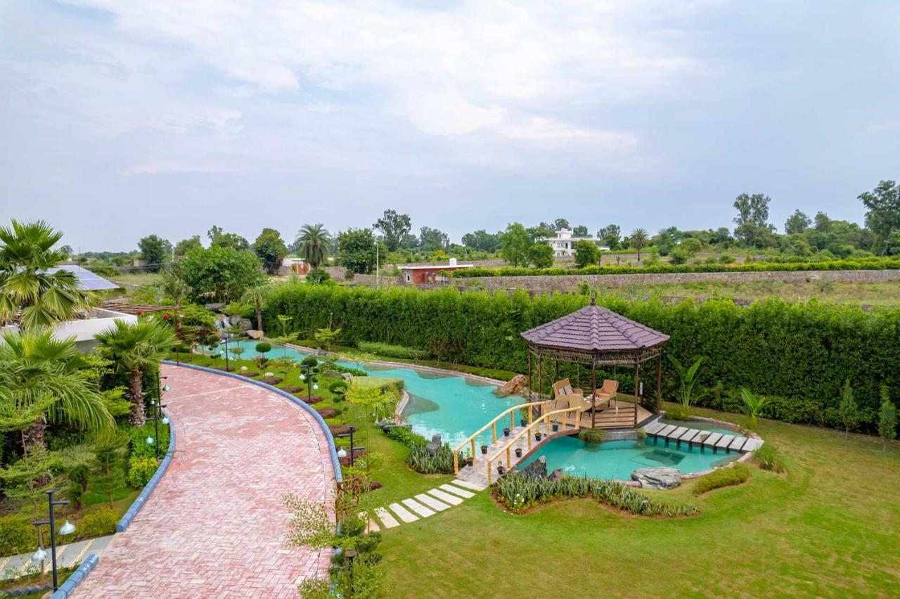 Stayvista At Serenity Farms With Pool, Lawn, Bonfire & Bbq Sohna Luaran gambar