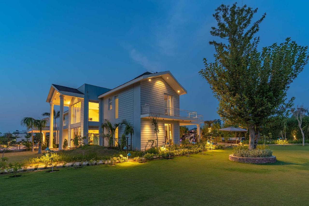 Stayvista At Serenity Farms With Pool, Lawn, Bonfire & Bbq Sohna Luaran gambar