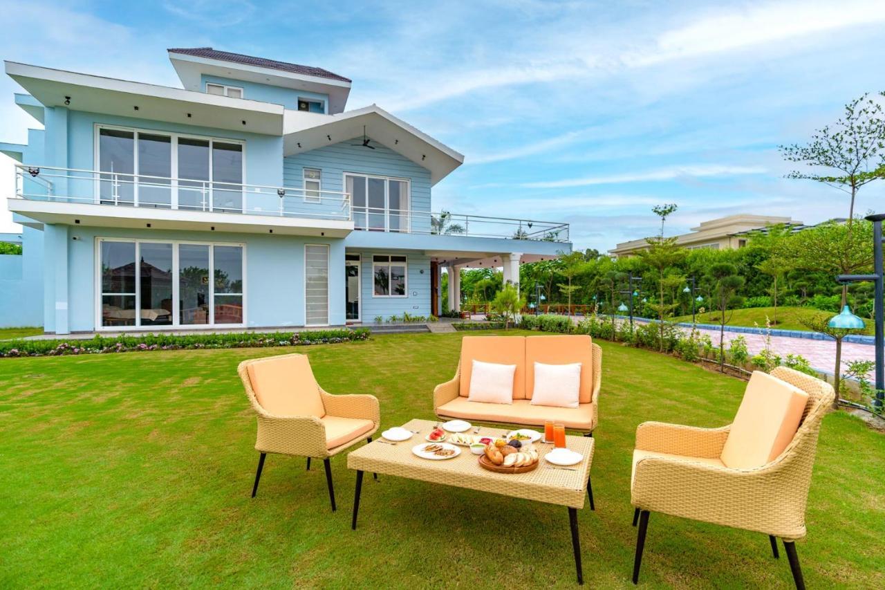 Stayvista At Serenity Farms With Pool, Lawn, Bonfire & Bbq Sohna Luaran gambar